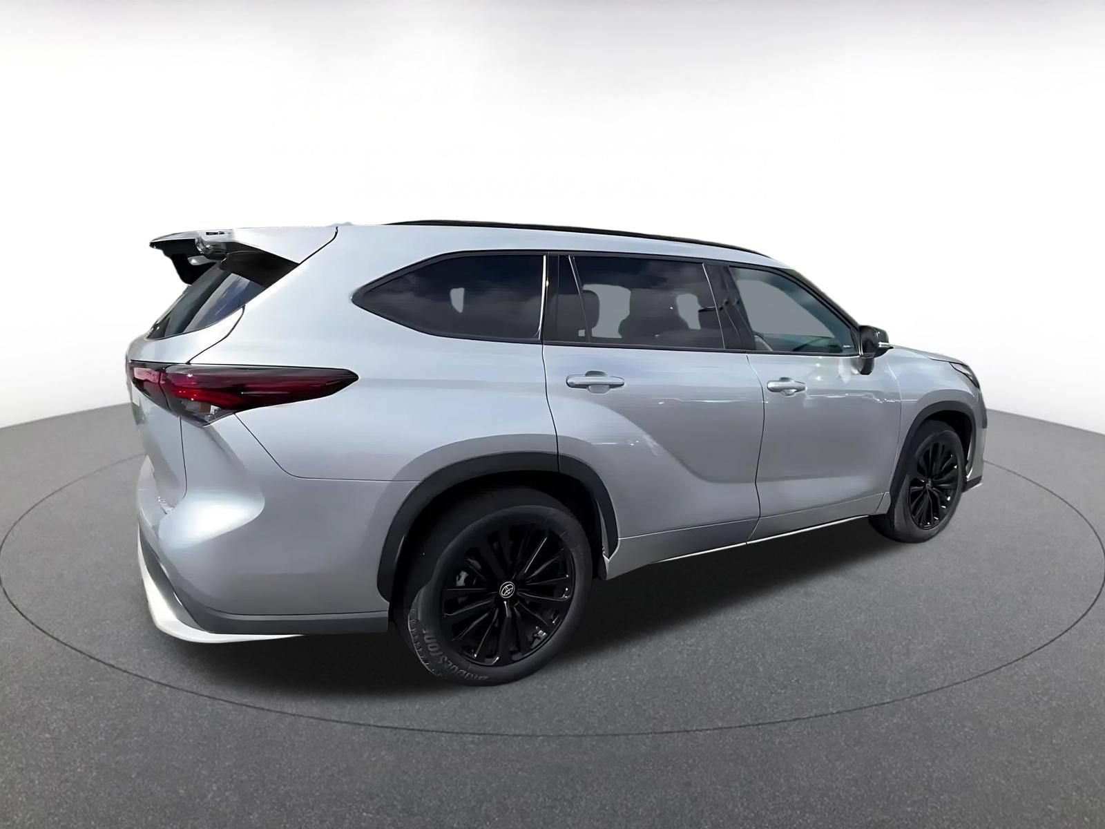 Thumbnail: 2025 Toyota Highlander - 15