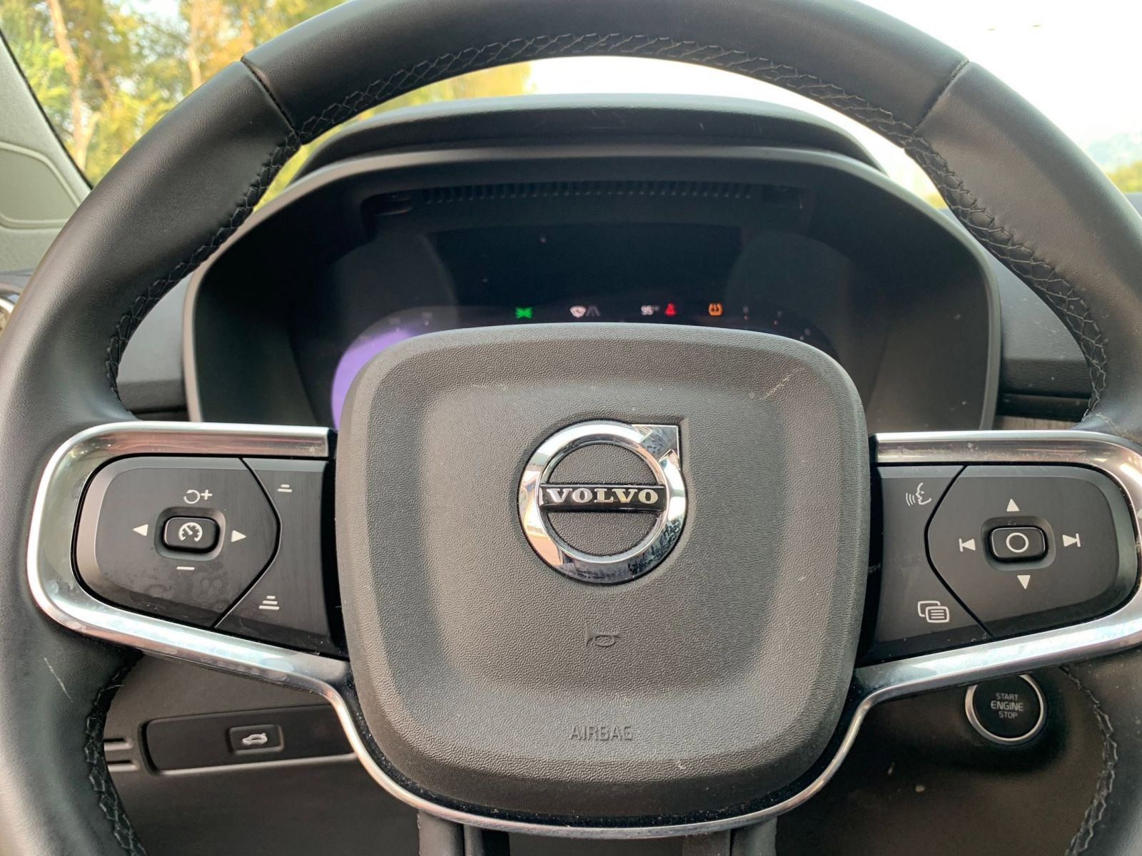 Thumbnail: 2024 Volvo XC40 - 28