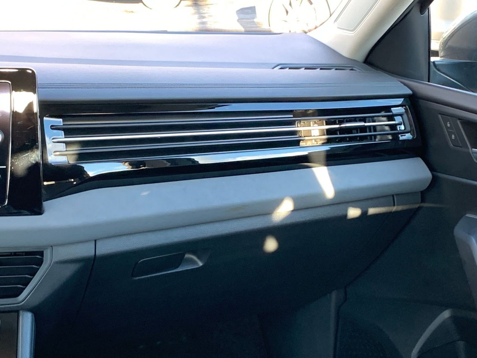 Thumbnail: 2025 Volkswagen Jetta - 35