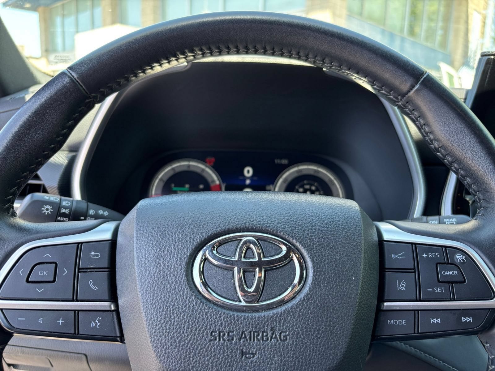 Thumbnail: 2025 Toyota Highlander - 24