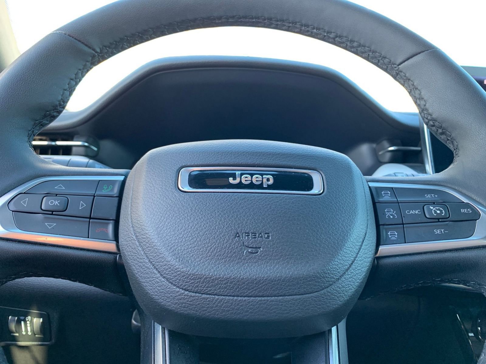 Thumbnail: 2025 Jeep Compass - 28