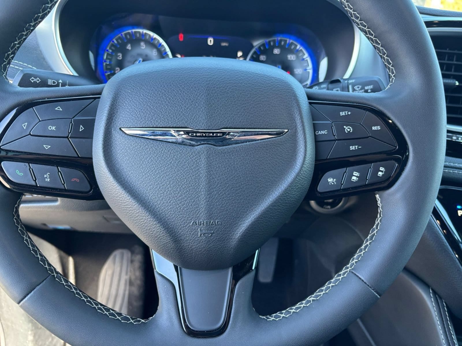 Thumbnail: 2025 Chrysler Pacifica - 30