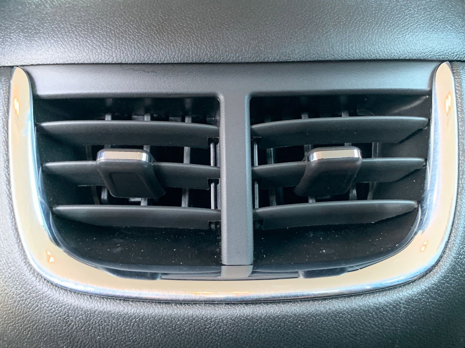 Thumbnail: 2023 Chevrolet Malibu - 25