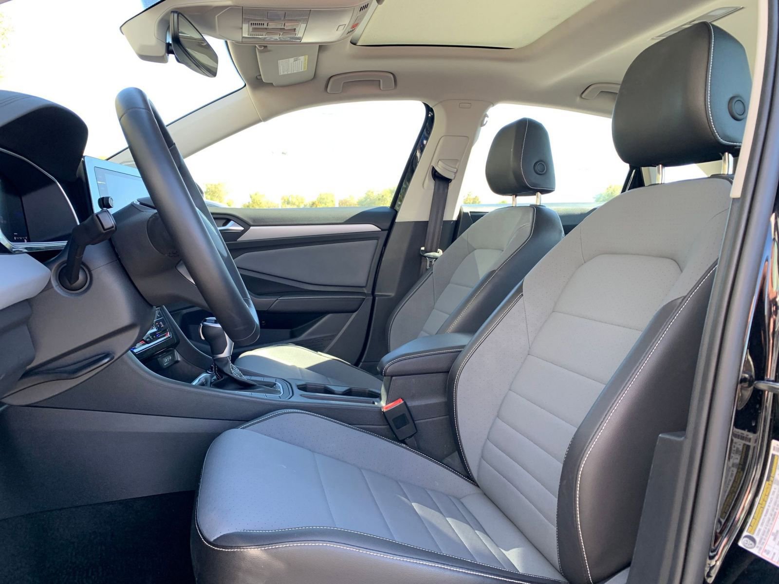 Thumbnail: 2025 Volkswagen Jetta - 25