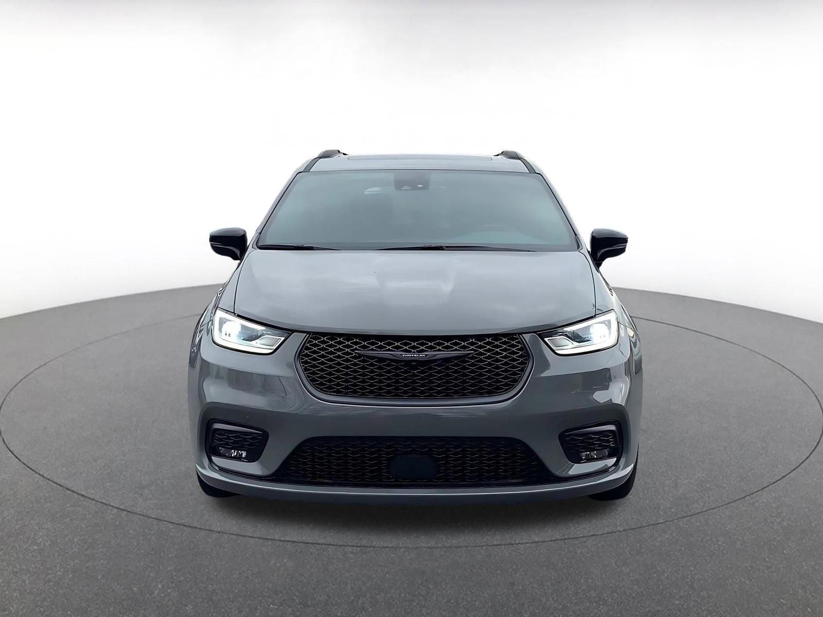 Thumbnail: 2025 Chrysler Pacifica - 4