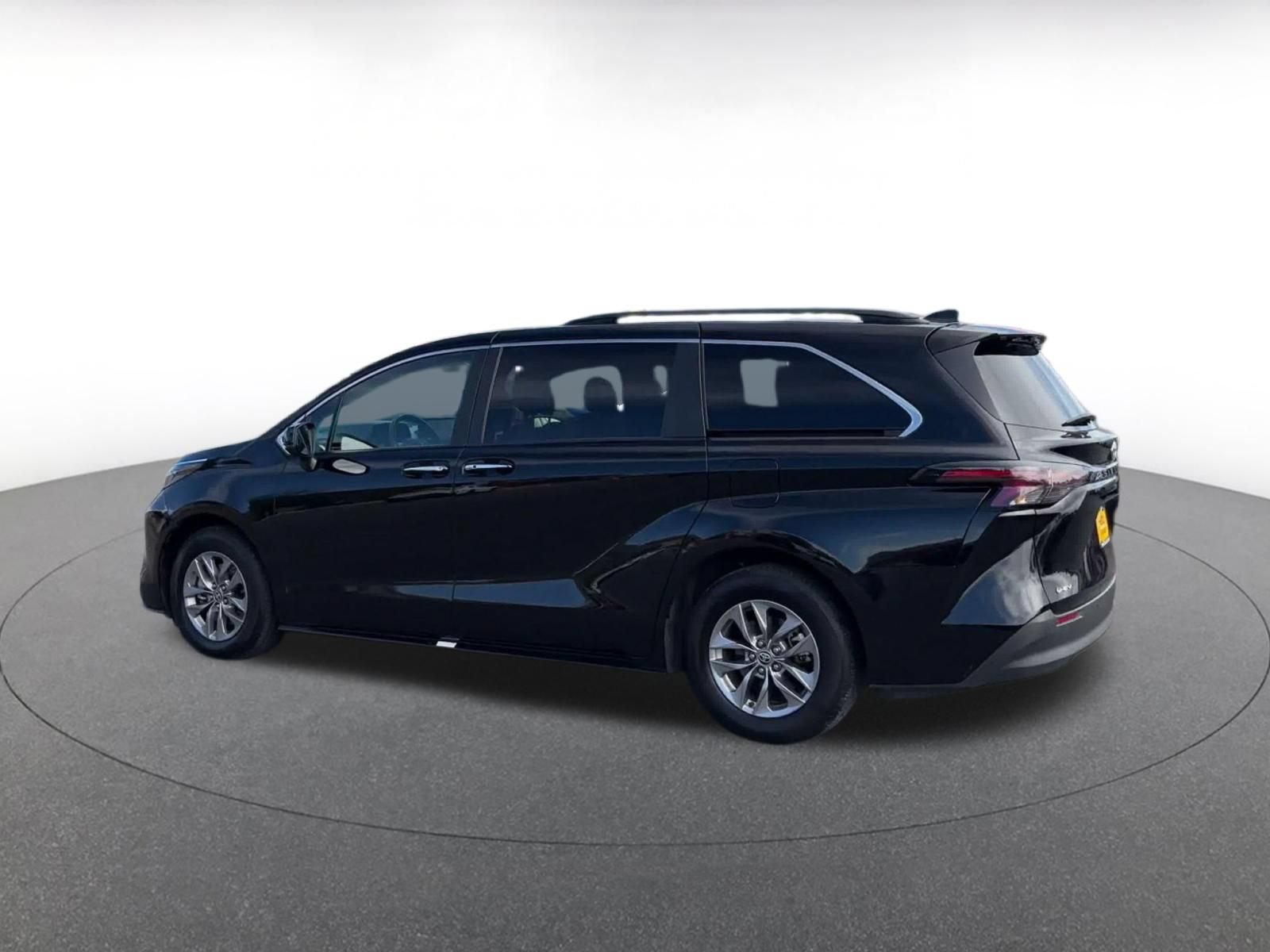 Thumbnail: 2025 Toyota Sienna - 9