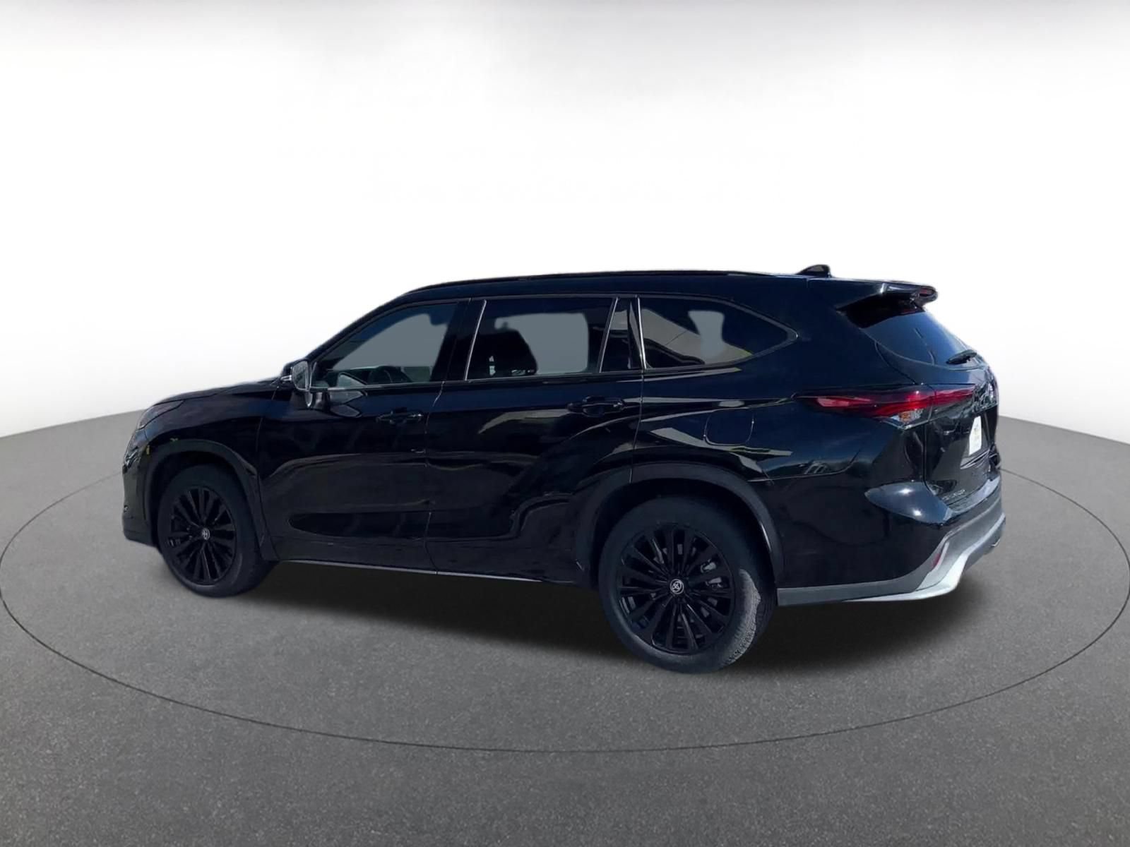 Thumbnail: 2025 Toyota Highlander - 9