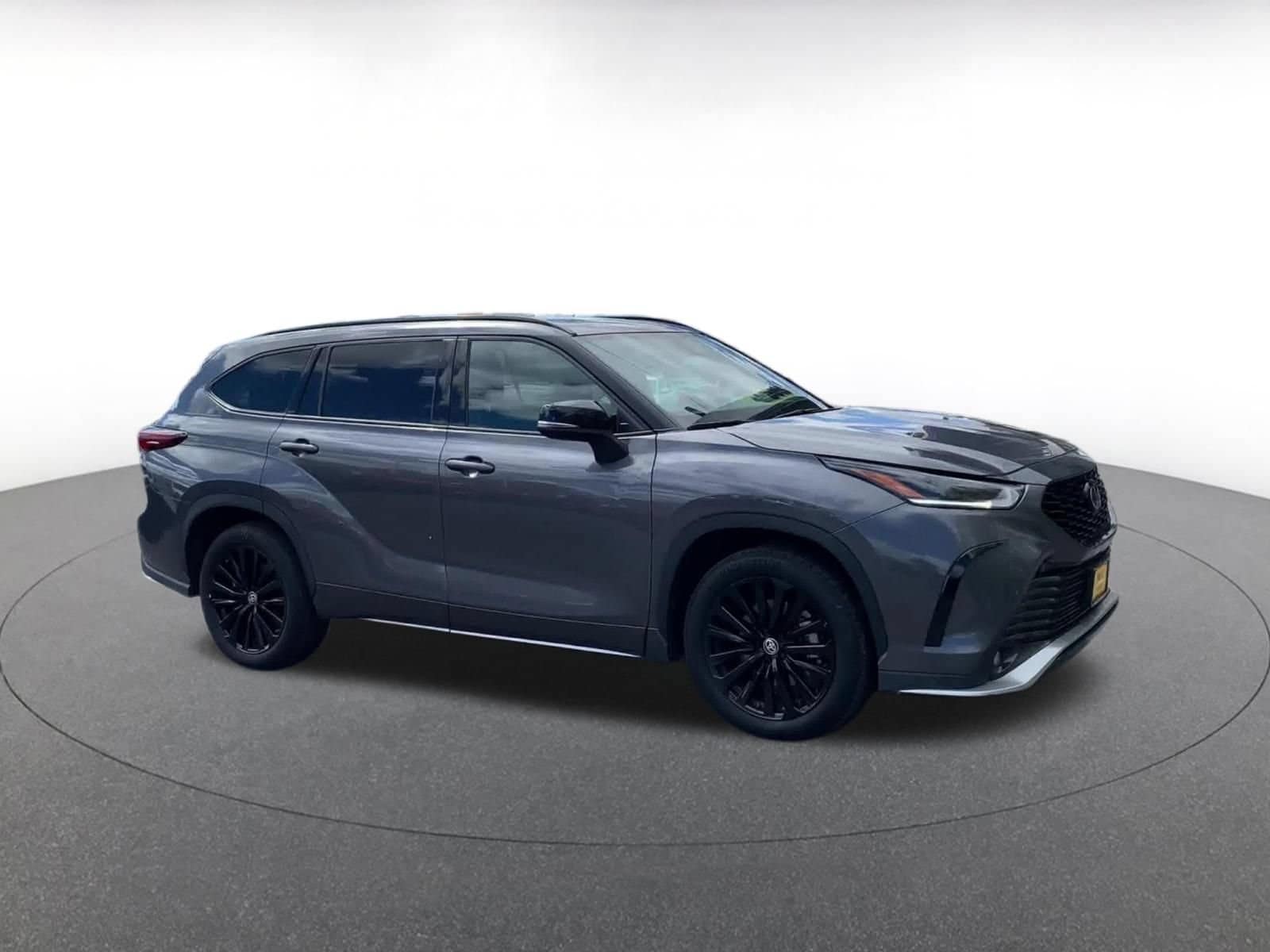 Thumbnail: 2025 Toyota Highlander - 2