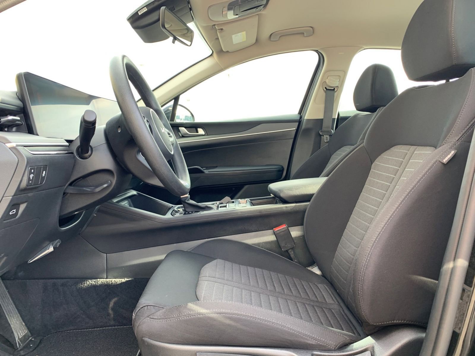 Thumbnail: 2025 Kia K5 - 25