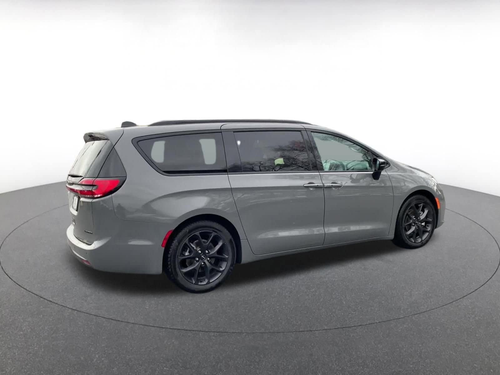 Thumbnail: 2025 Chrysler Pacifica - 15