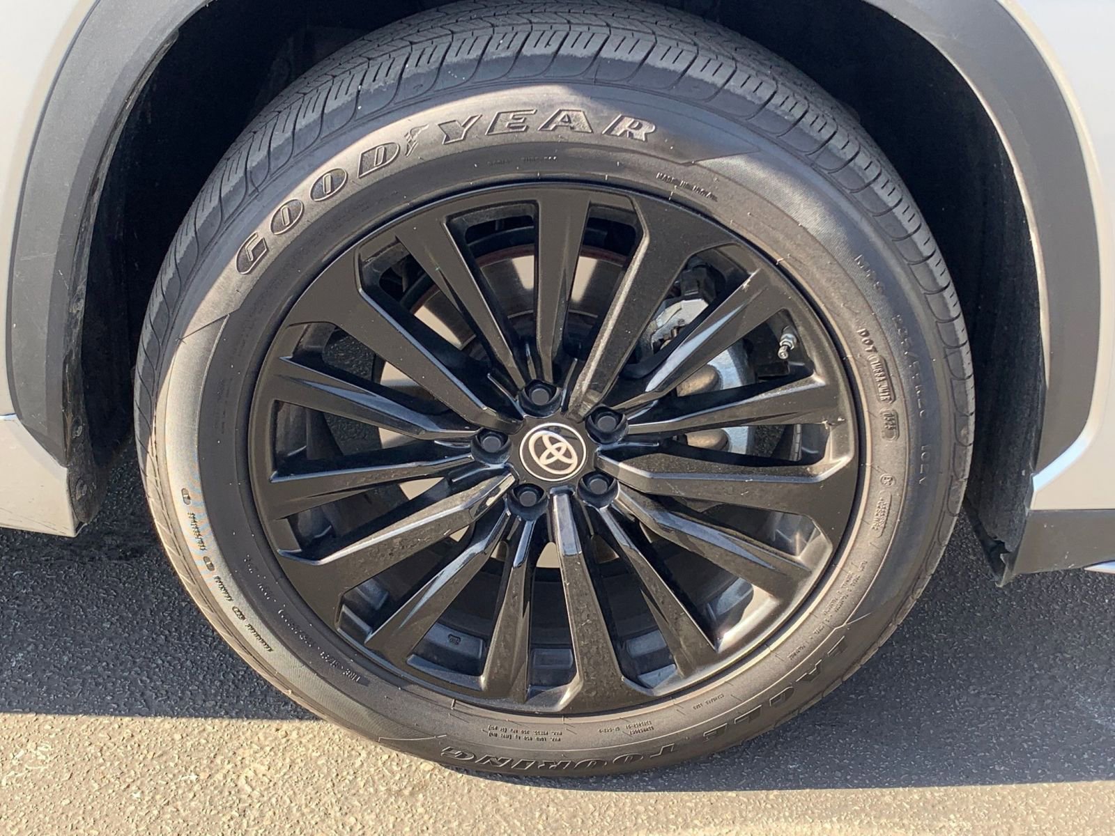 Thumbnail: 2025 Toyota Highlander - 33