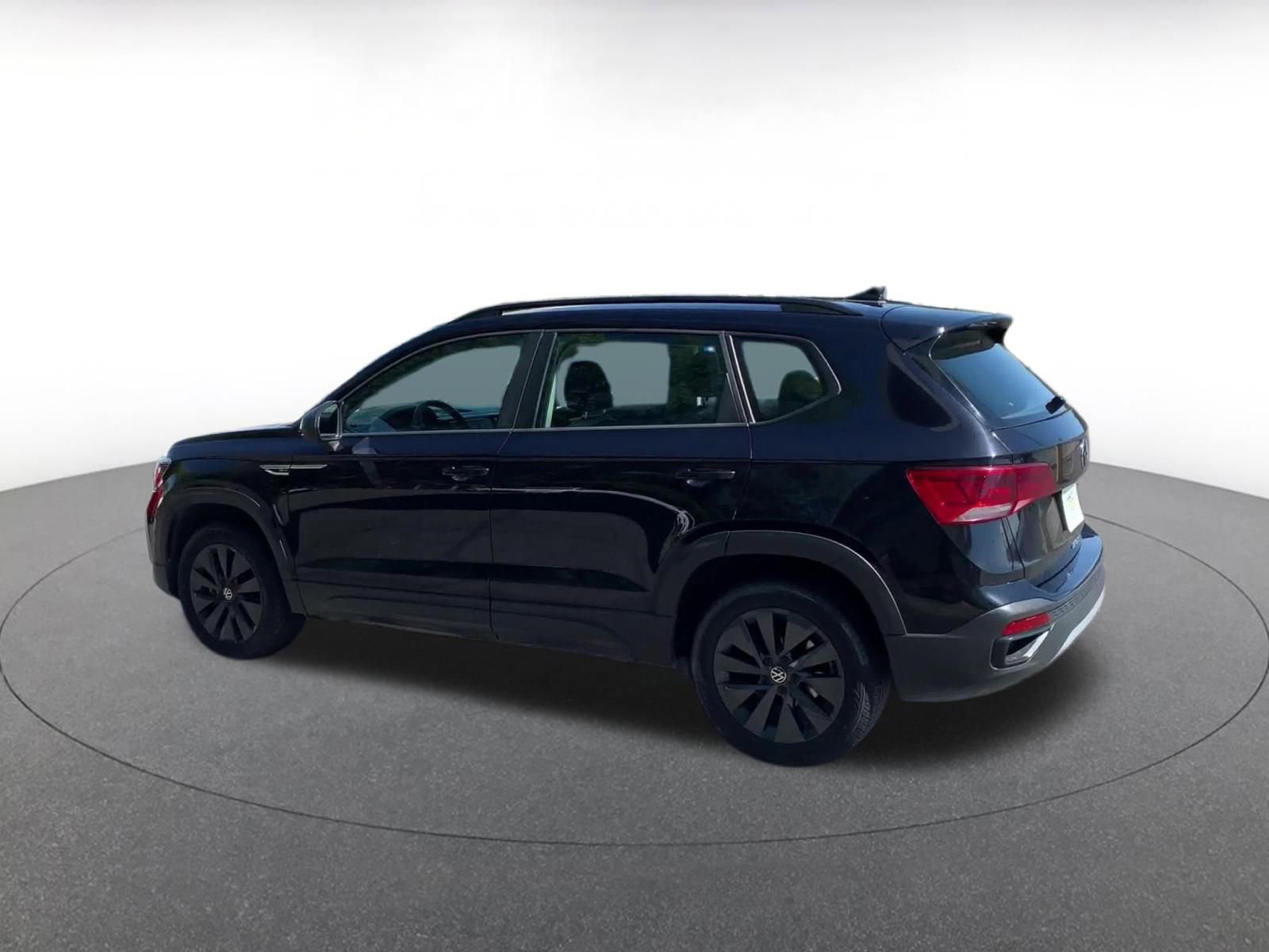 Thumbnail: 2024 Volkswagen Taos - 10