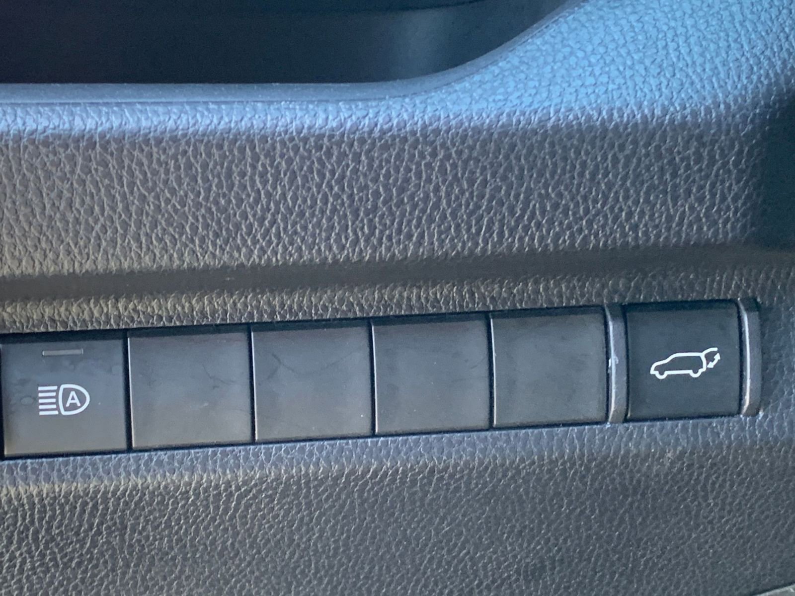 Thumbnail: 2025 Toyota RAV4 - 23