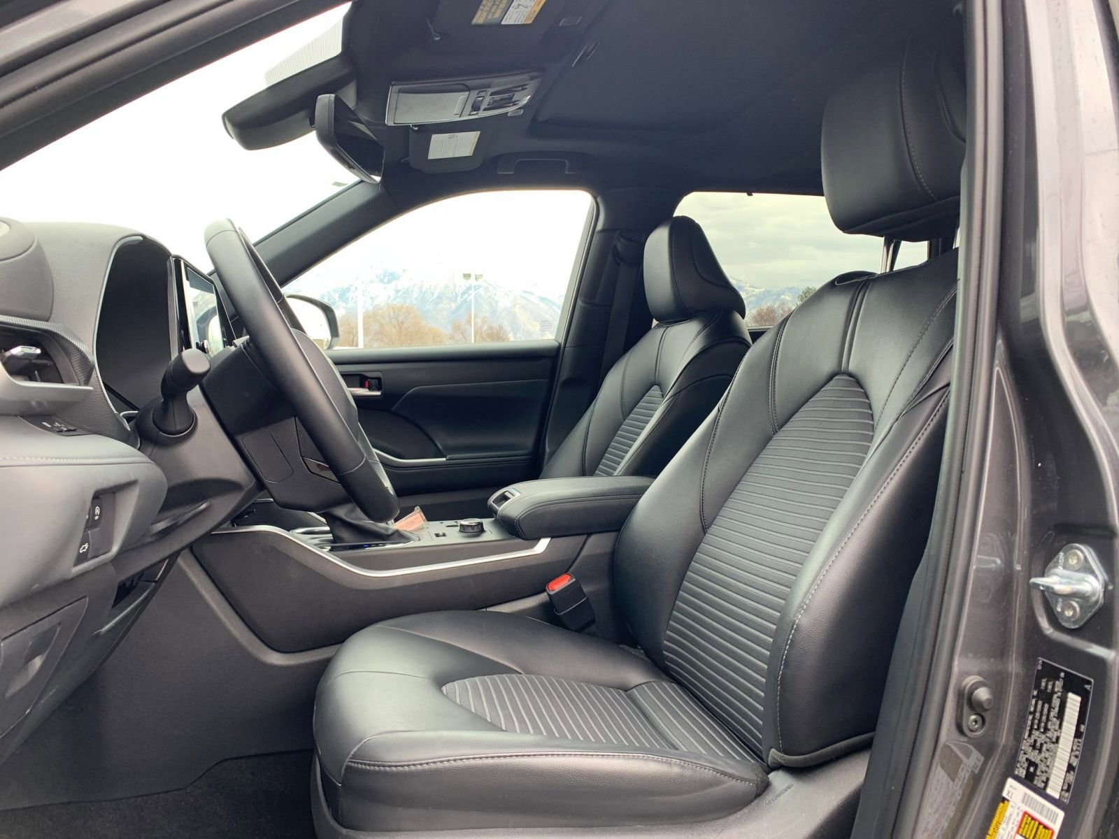 Thumbnail: 2025 Toyota Highlander - 28