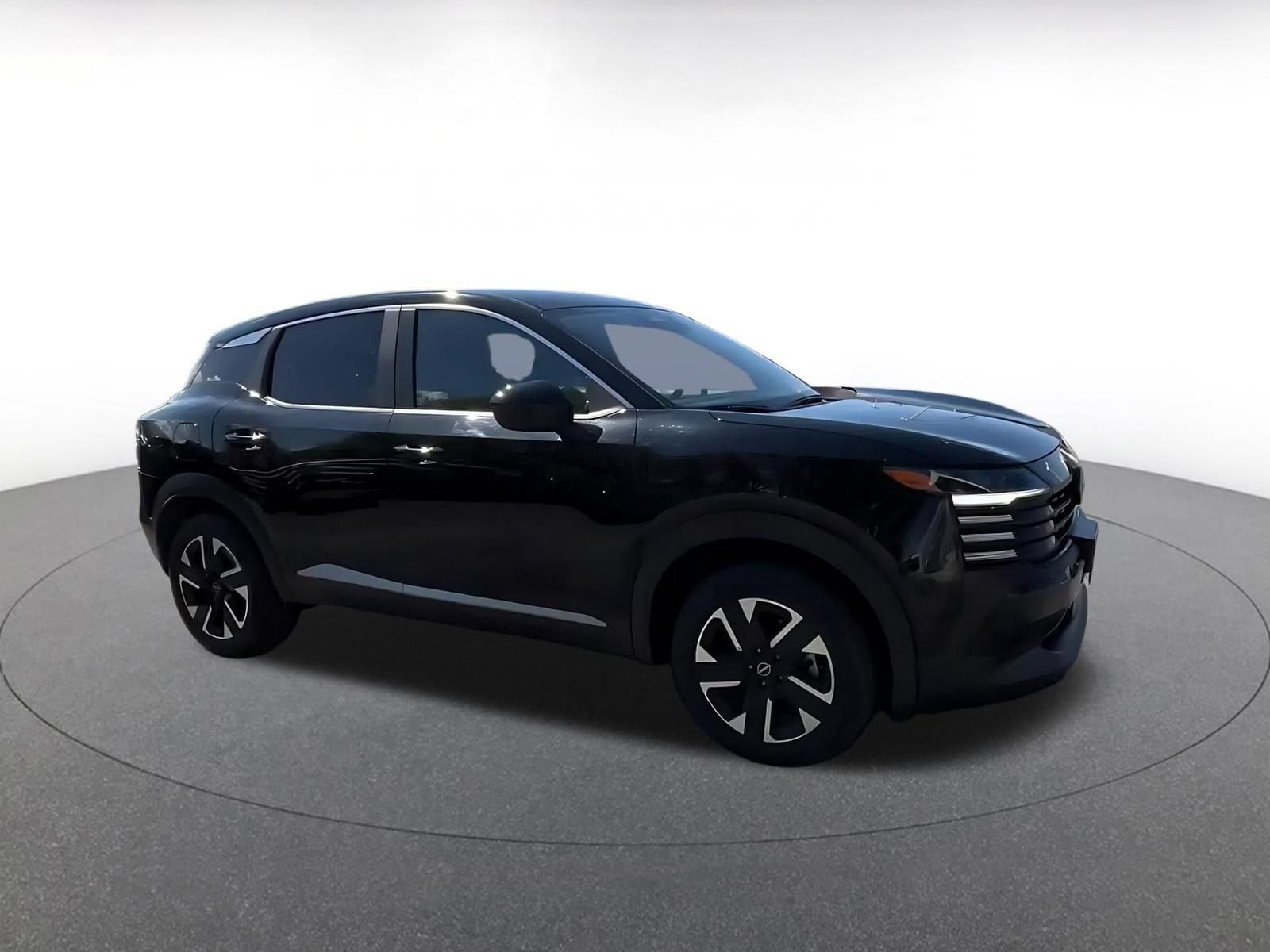 Thumbnail: 2025 Nissan Kicks - 2