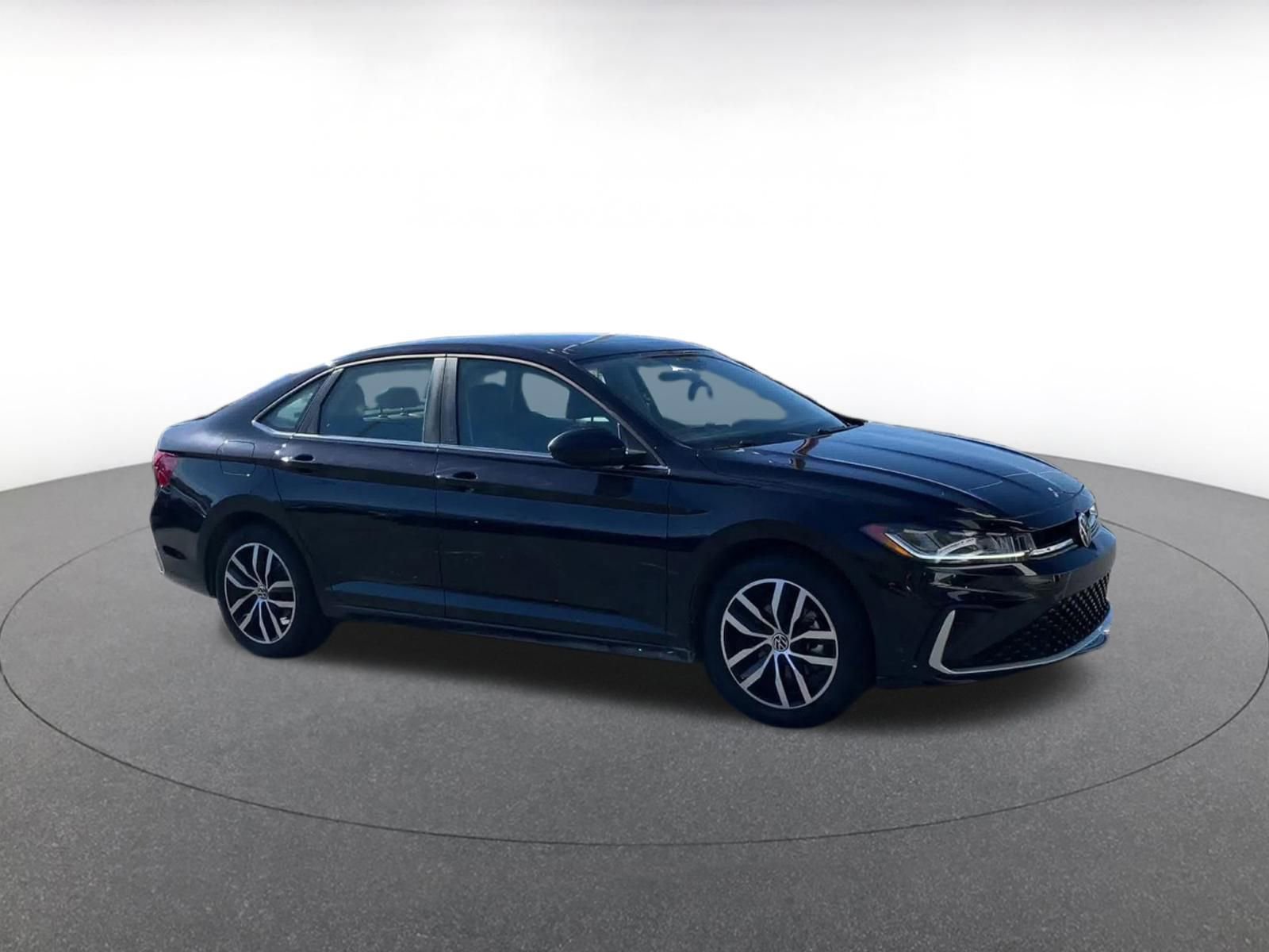 Thumbnail: 2025 Volkswagen Jetta - 2