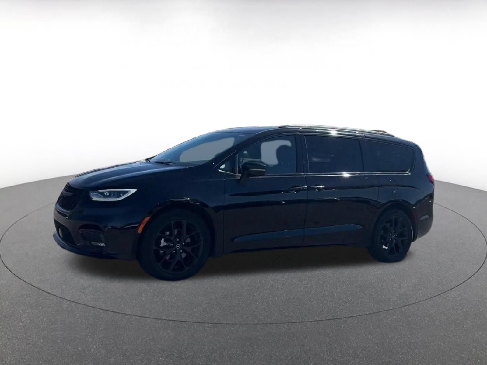 Thumbnail: 2025 Chrysler Pacifica - 7