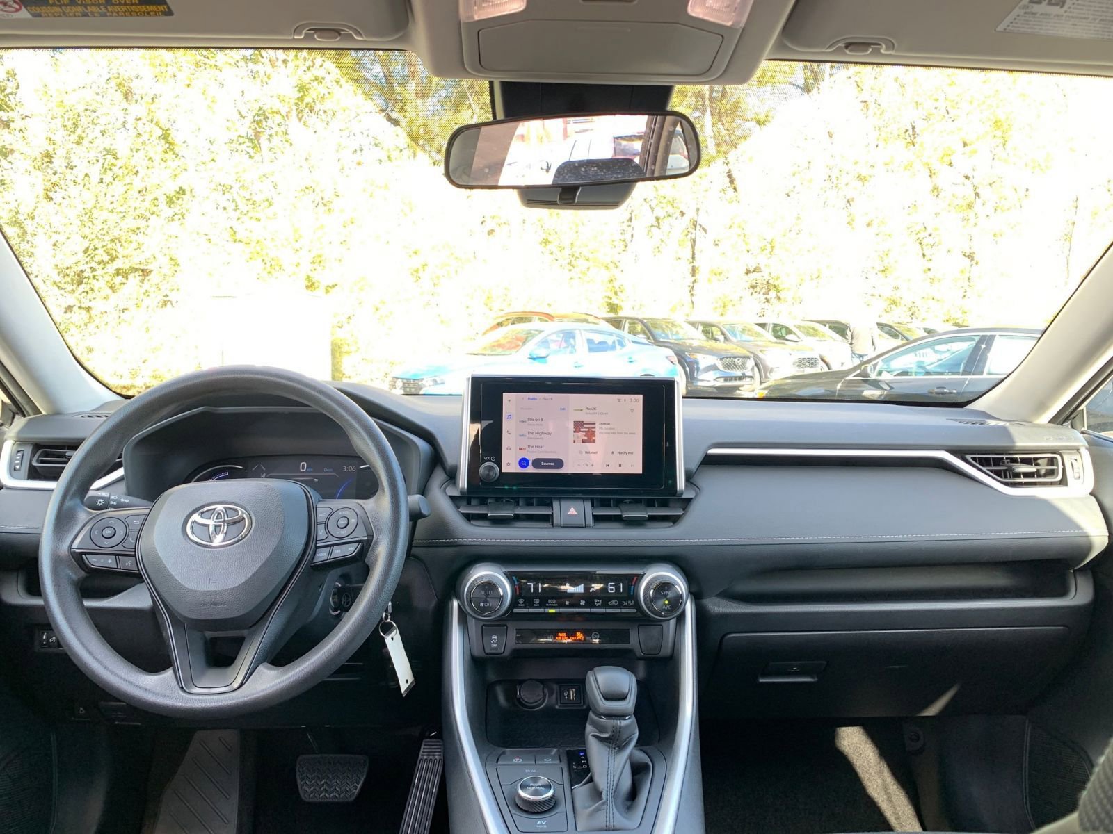 Thumbnail: 2025 Toyota RAV4 - 32