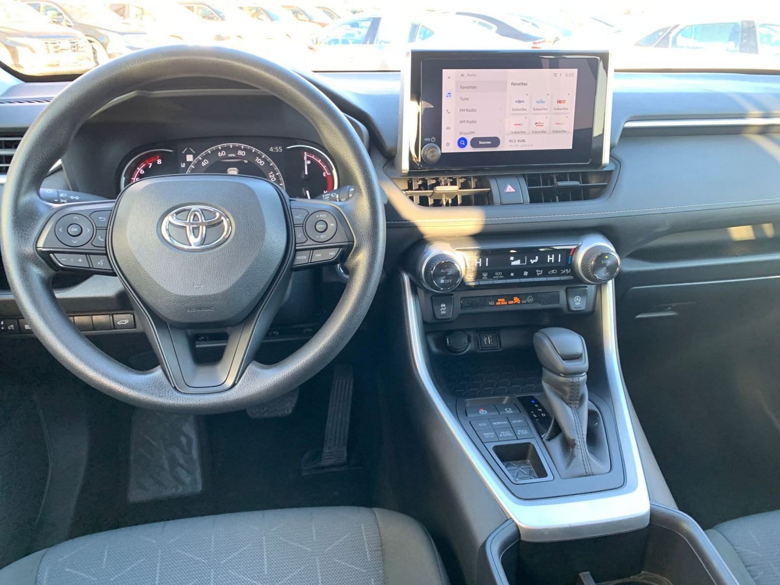 Thumbnail: 2025 Toyota RAV4 - 33