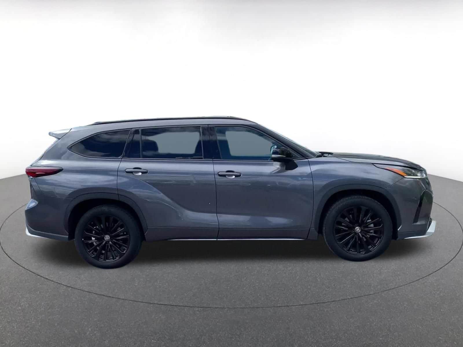 Thumbnail: 2025 Toyota Highlander - 13