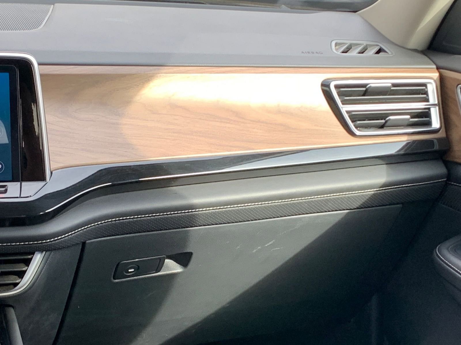 Thumbnail: 2025 Volkswagen Atlas - 35