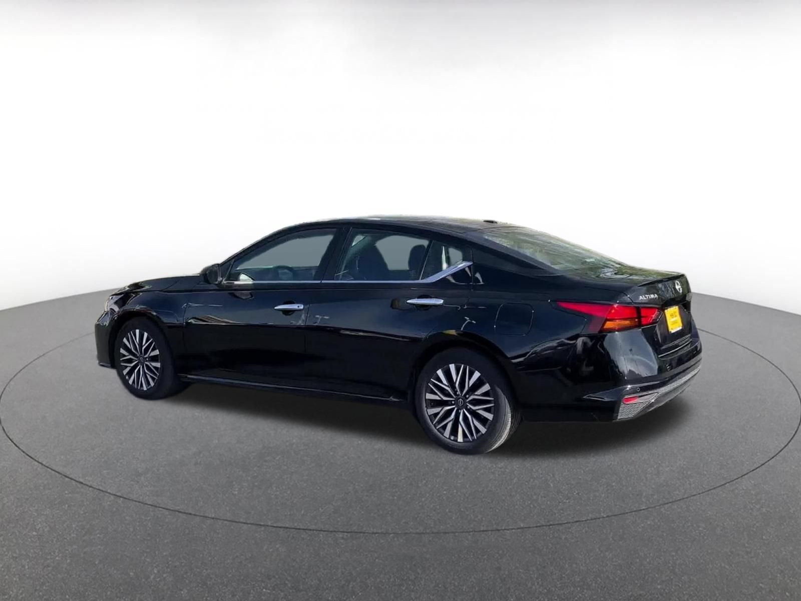 Thumbnail: 2025 Nissan Altima - 8
