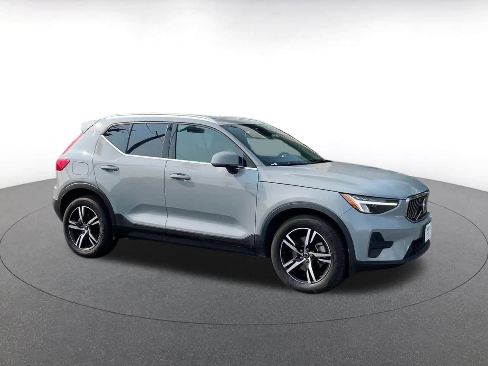 Thumbnail: 2024 Volvo XC40 - 2
