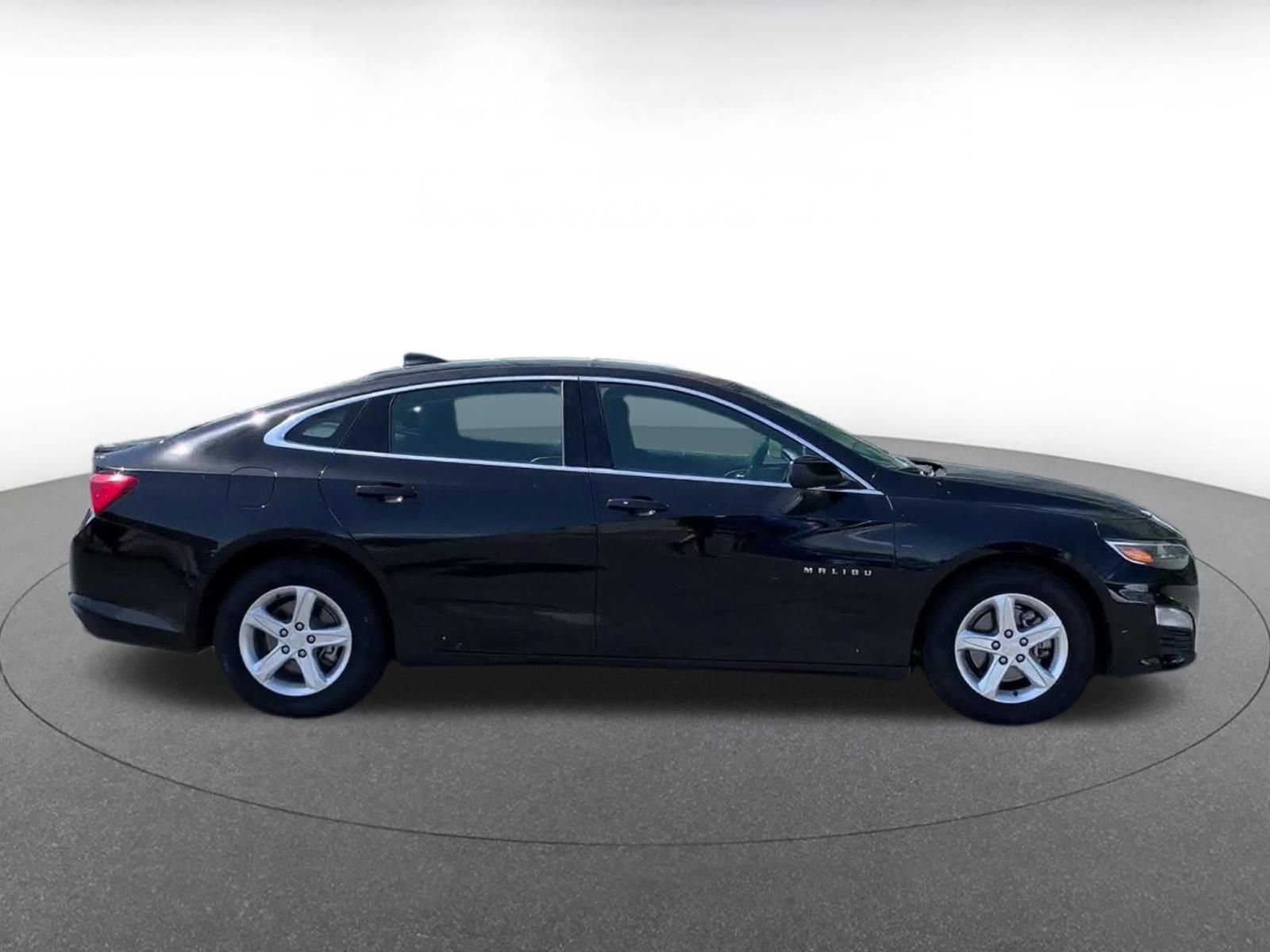 Thumbnail: 2023 Chevrolet Malibu - 16