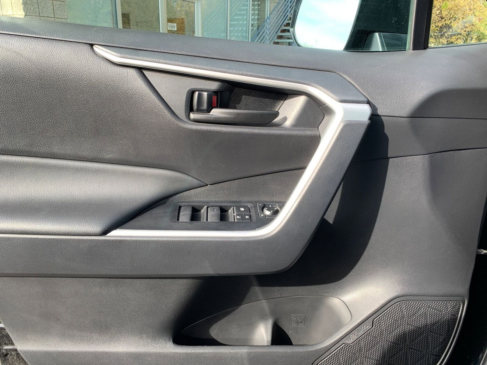 Thumbnail: 2025 Toyota RAV4 - 20