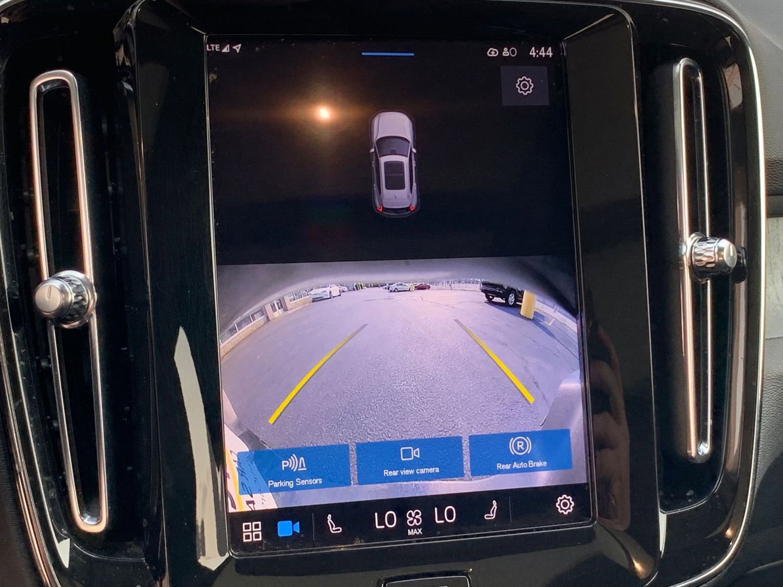 Thumbnail: 2024 Volvo XC40 - 17