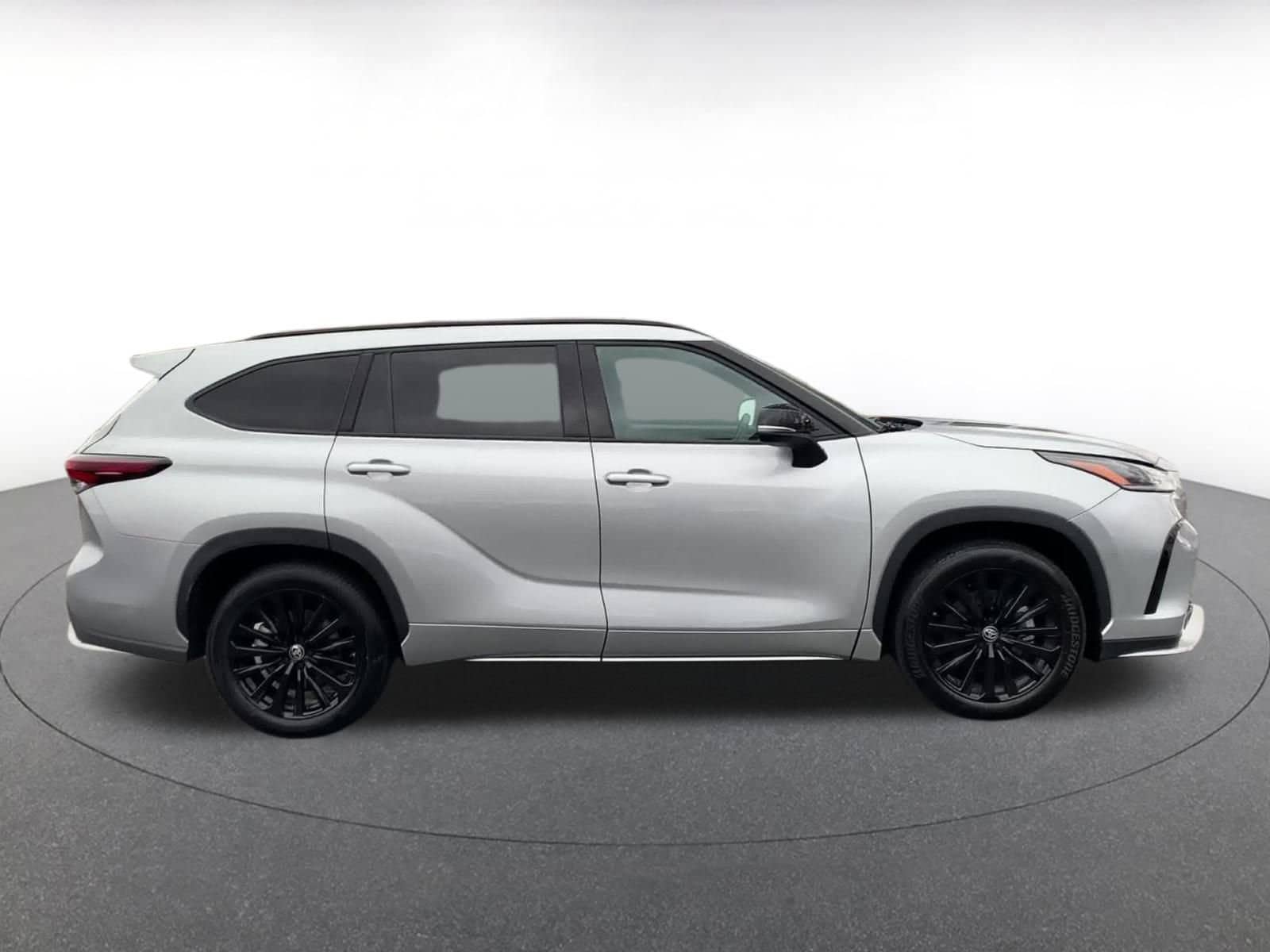 Thumbnail: 2025 Toyota Highlander - 16