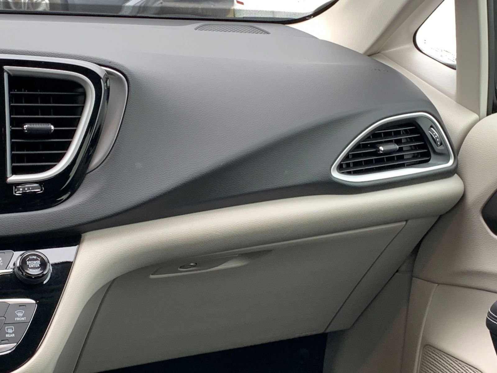 Thumbnail: 2024 Chrysler Pacifica - 35