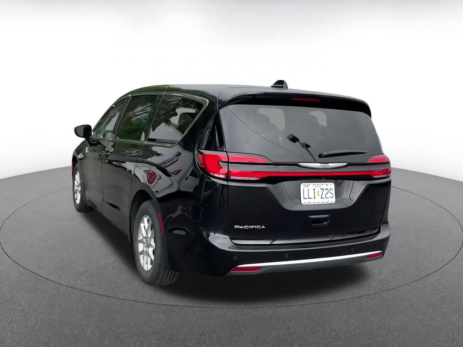 Thumbnail: 2024 Chrysler Pacifica - 11