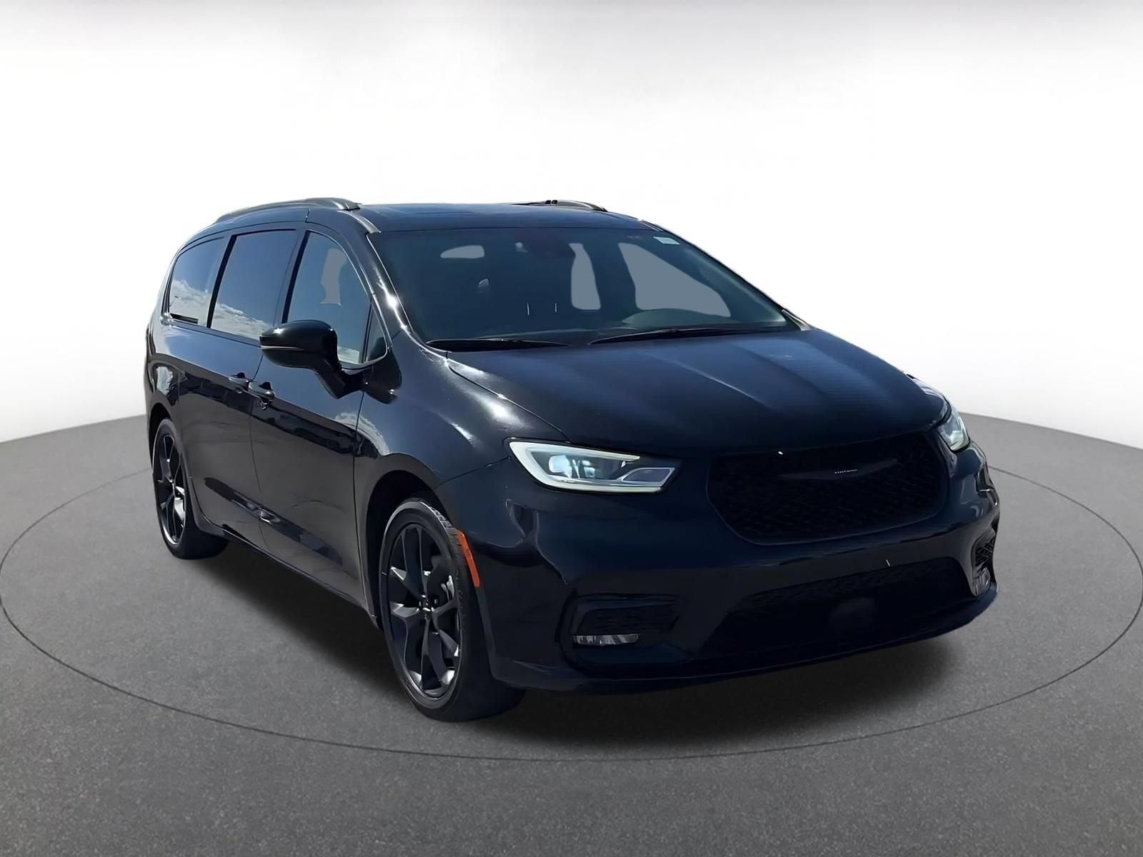 Thumbnail: 2025 Chrysler Pacifica - 3