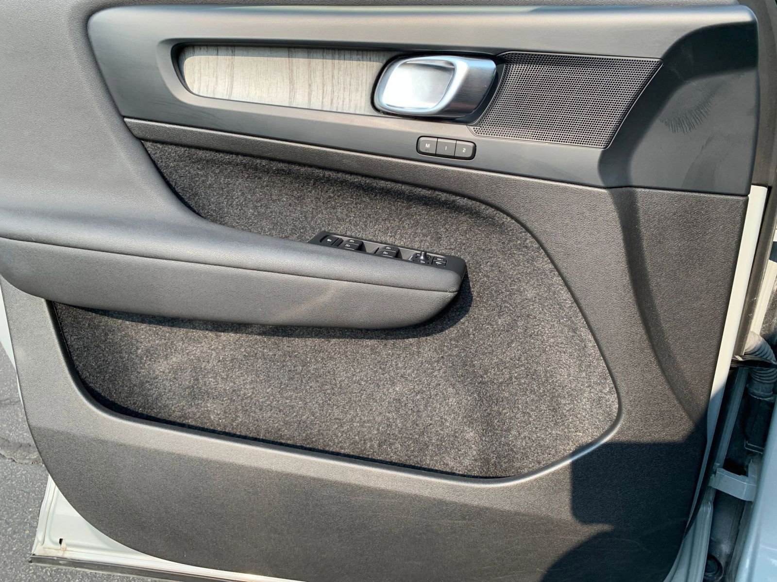 Thumbnail: 2024 Volvo XC40 - 20