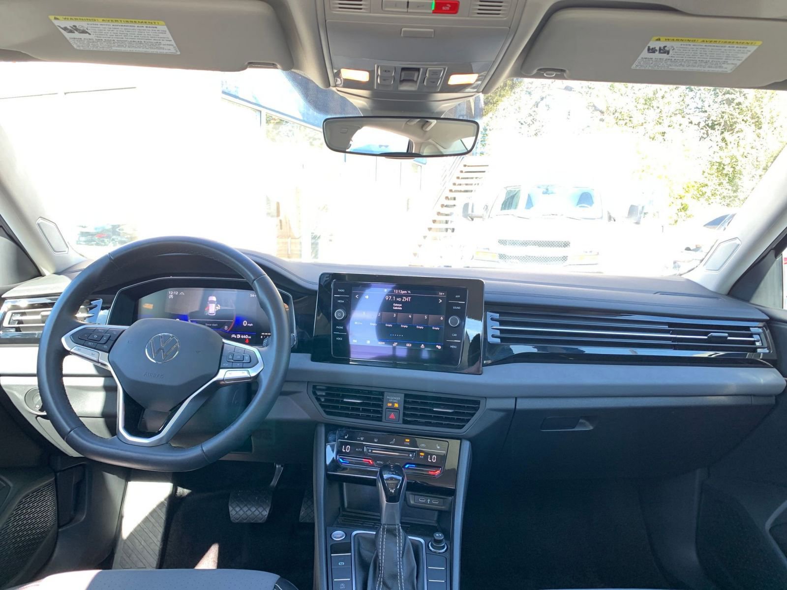 Thumbnail: 2025 Volkswagen Jetta - 32