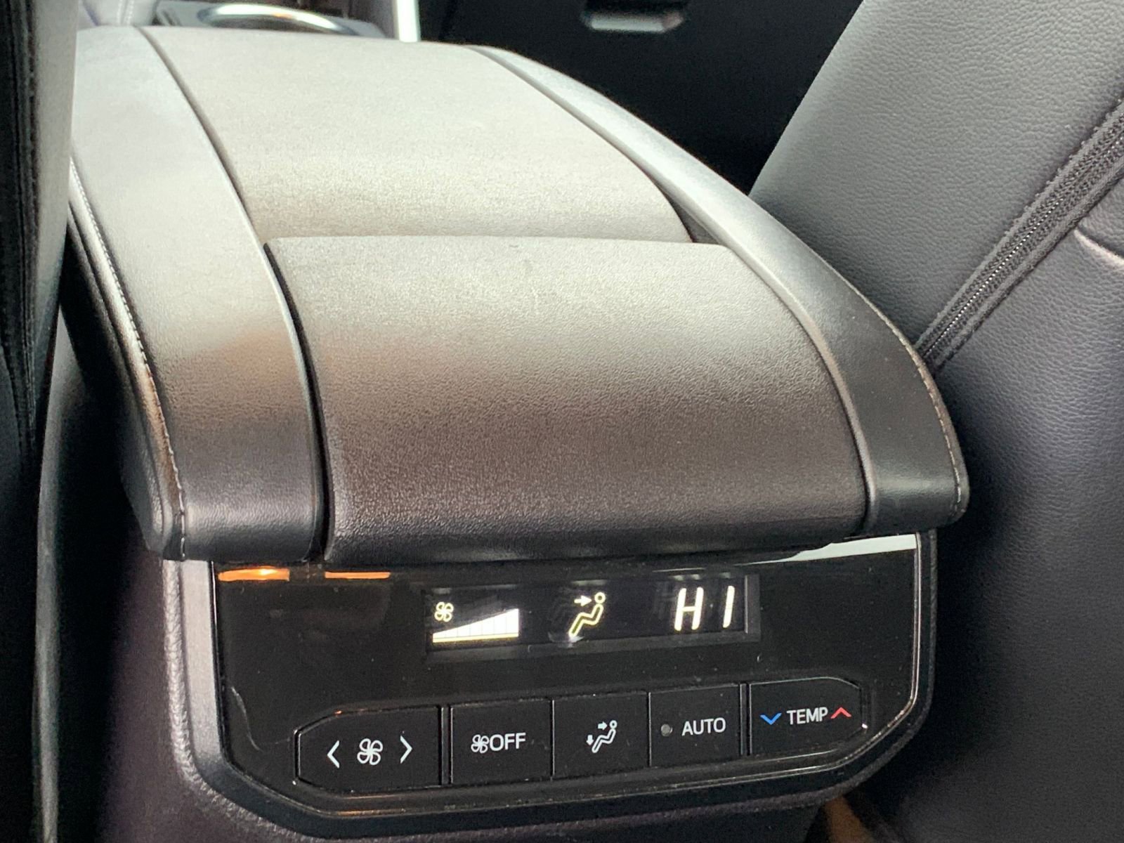 Thumbnail: 2025 Toyota Highlander - 27