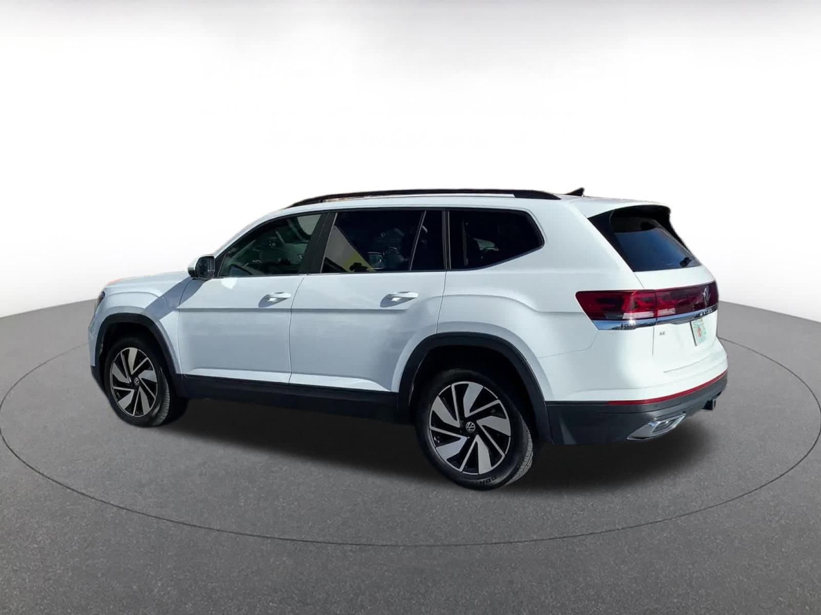 Thumbnail: 2024 Volkswagen Atlas - 10