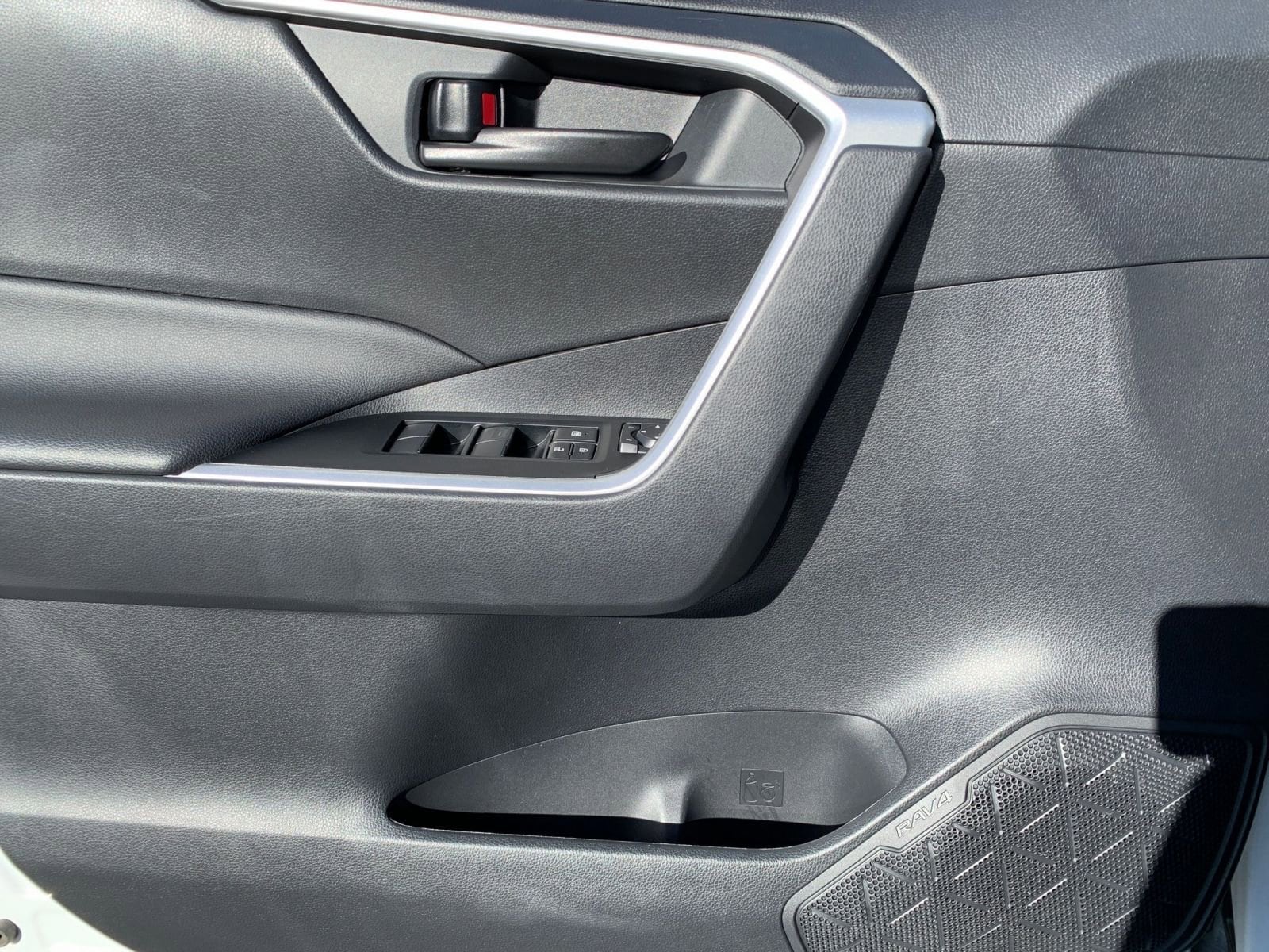 Thumbnail: 2025 Toyota RAV4 - 20