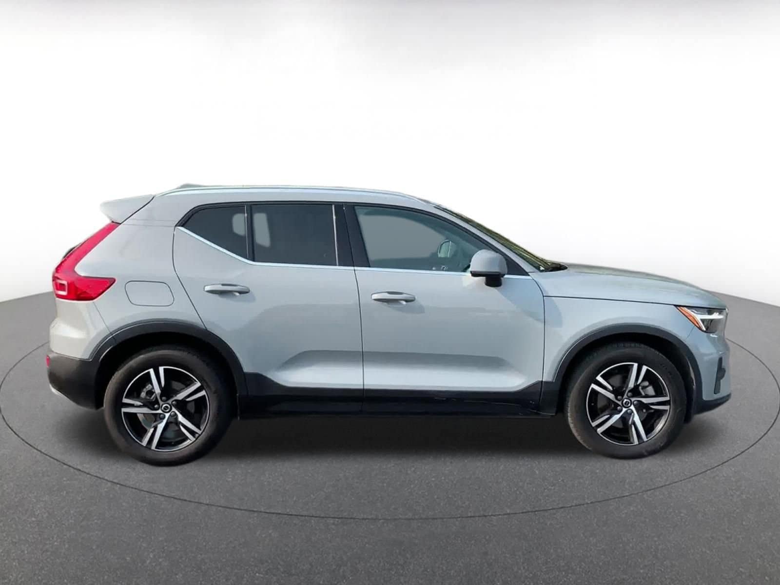 Thumbnail: 2024 Volvo XC40 - 16
