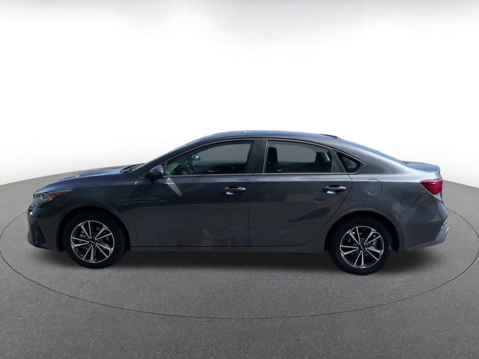 Thumbnail: 2024 Kia Forte - 9
