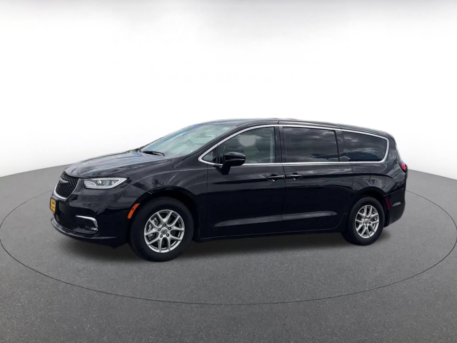 Thumbnail: 2024 Chrysler Pacifica - 7