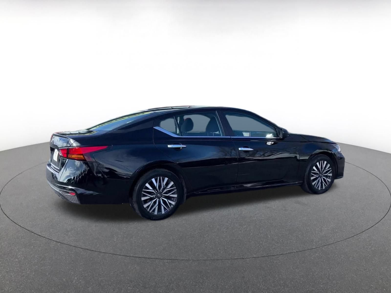 Thumbnail: 2025 Nissan Altima - 12