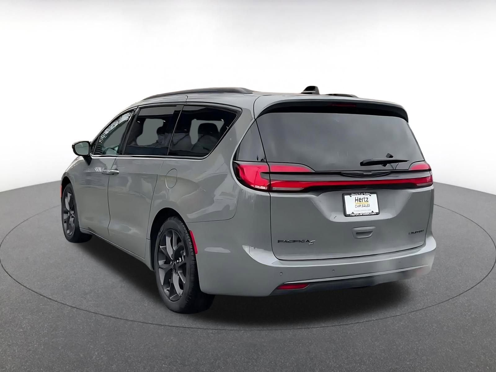 Thumbnail: 2025 Chrysler Pacifica - 11