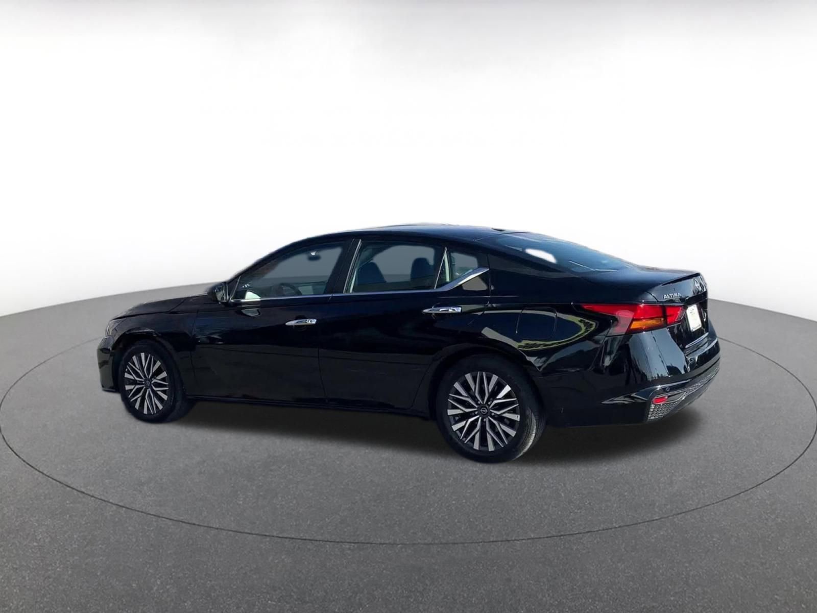 Thumbnail: 2025 Nissan Altima - 10