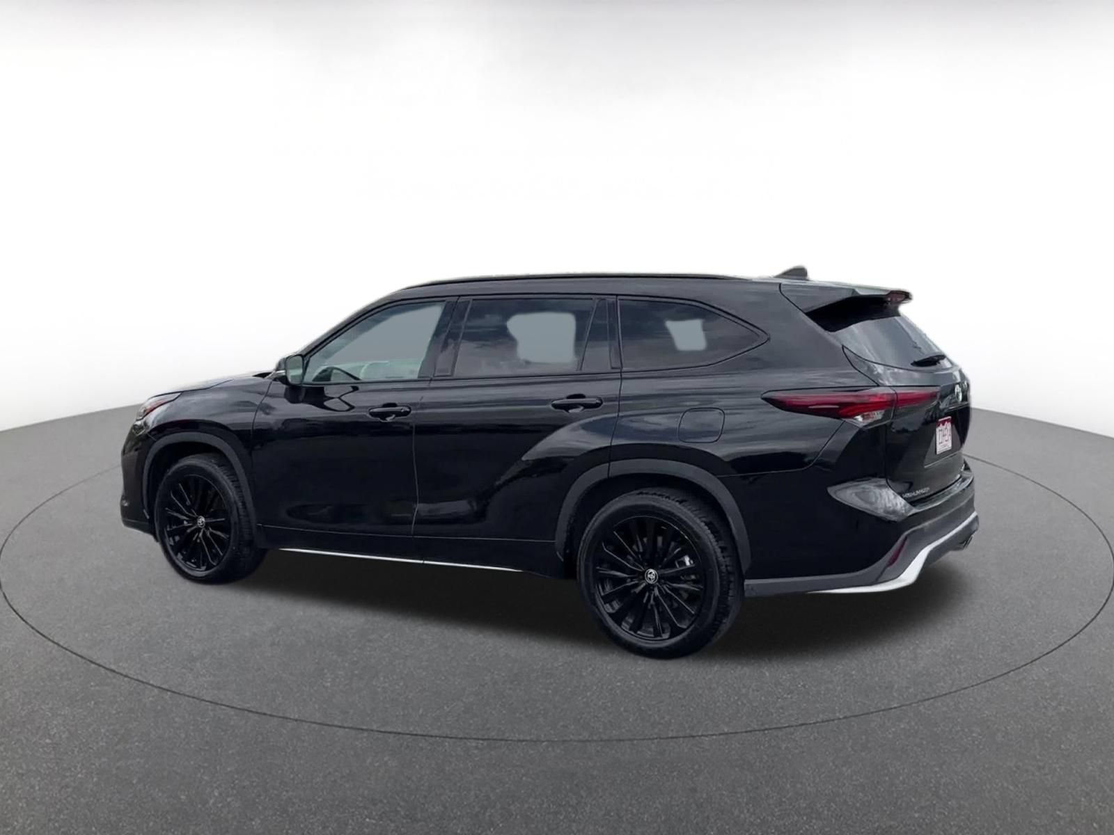 Thumbnail: 2025 Toyota Highlander - 9