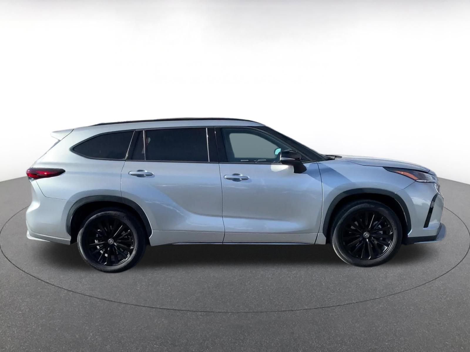 Thumbnail: 2025 Toyota Highlander - 16