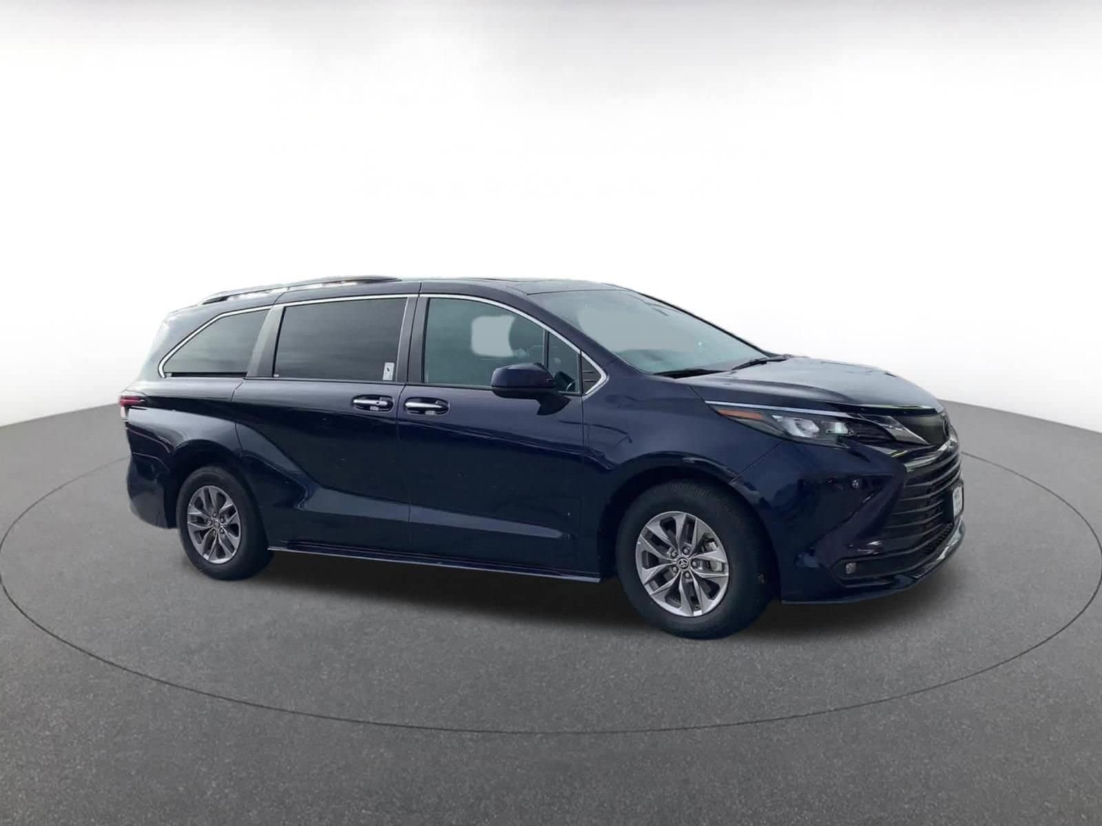 Thumbnail: 2025 Toyota Sienna - 2