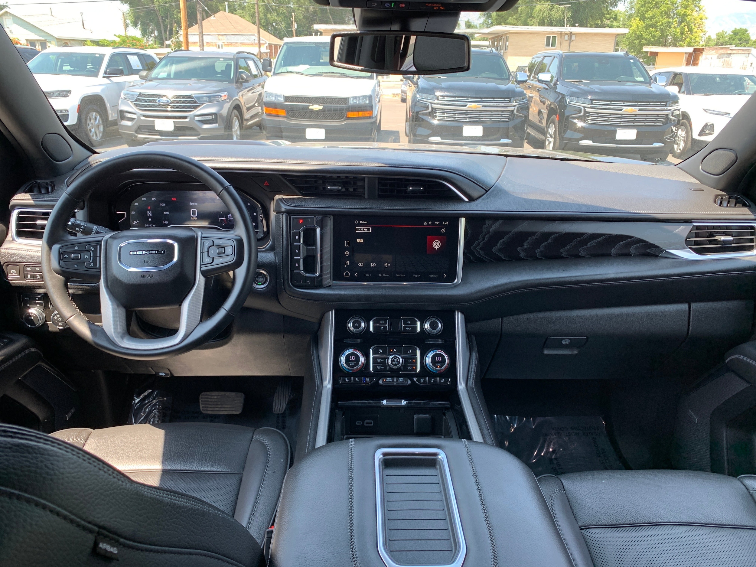 2023 GMC Yukon XL Denali 33