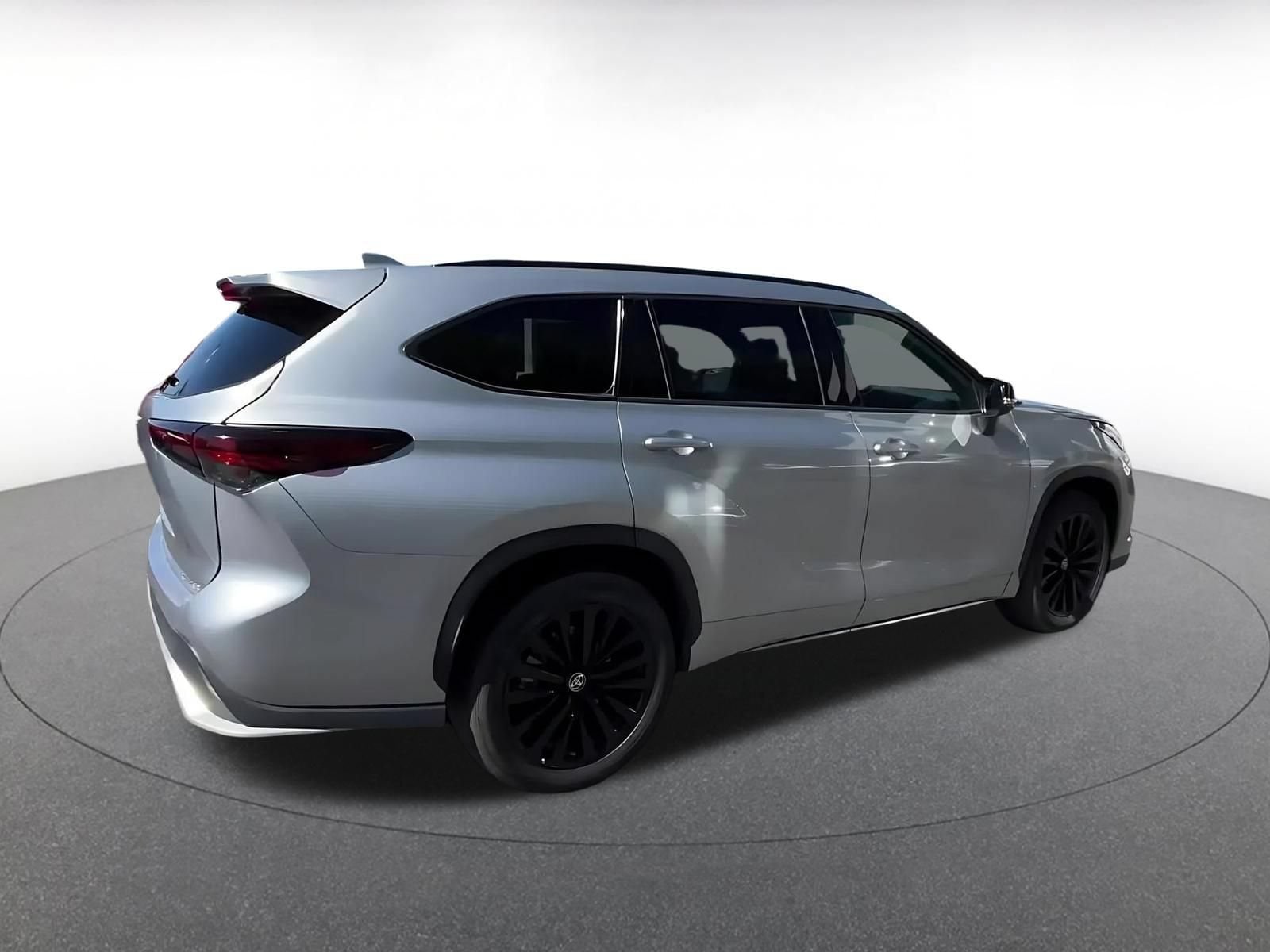 Thumbnail: 2025 Toyota Highlander - 13